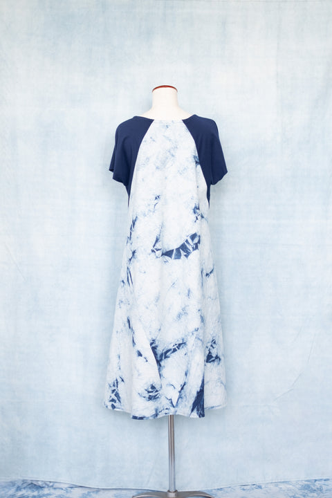 琉球藍 Knit-sleeve Onepiece（模様染め）